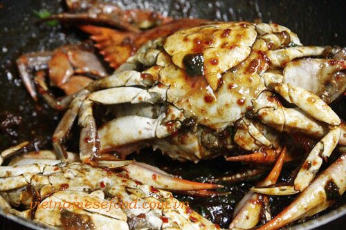 Roasted Crab with Tamarind Sauce Recipe (Cua Rang Me)